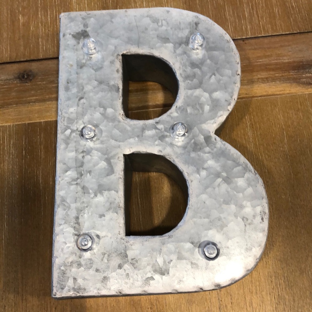Pier One light up B